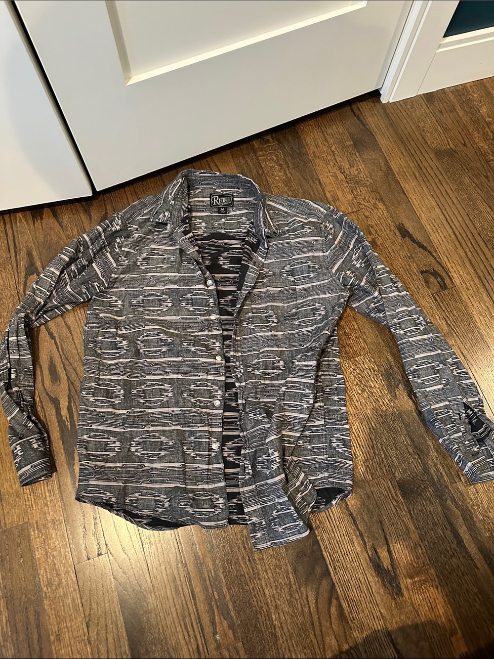 Retrofit Men's Casual Button Down Shirt in Charcoal and White Aztec Pattern